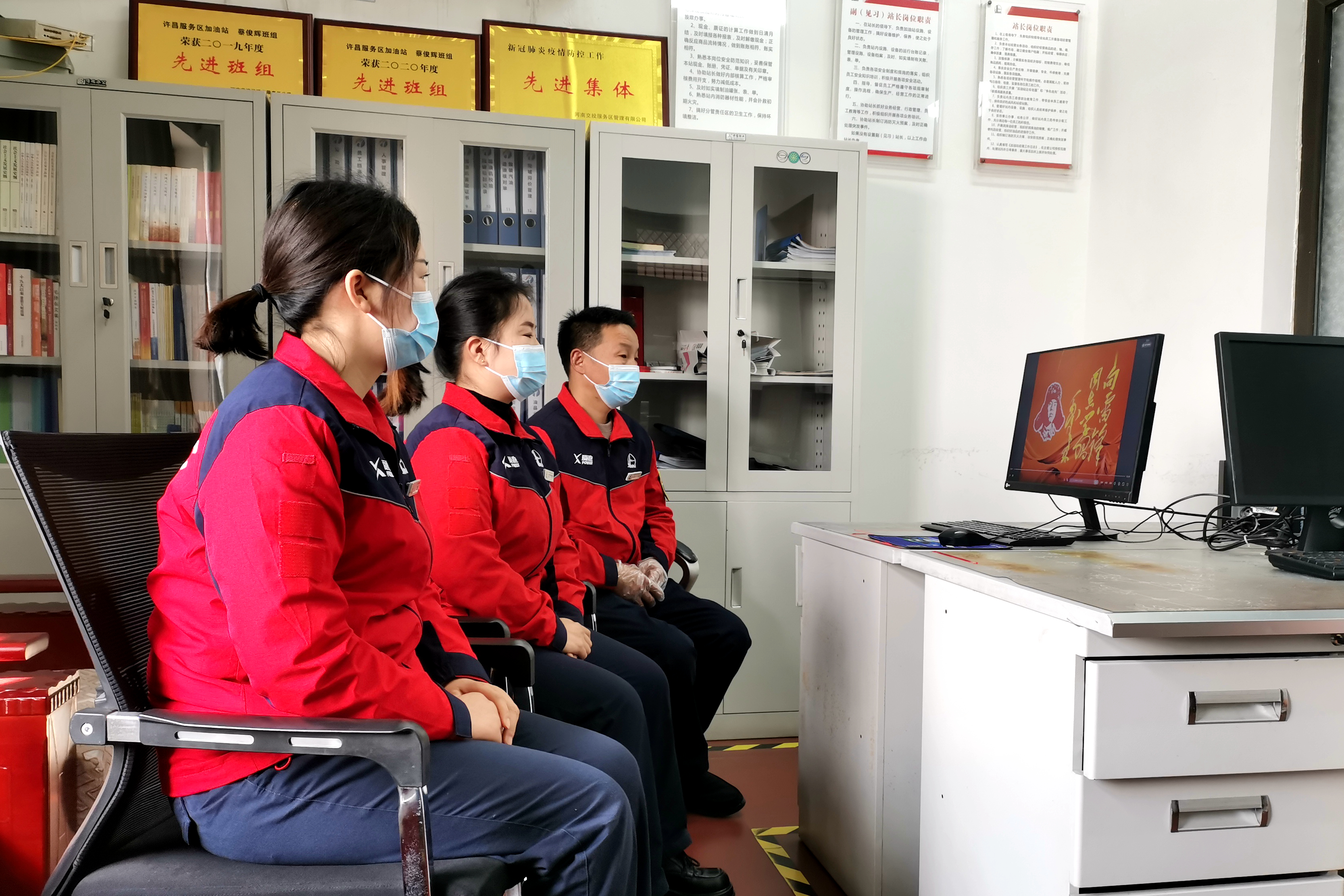 2023年3月2日高速石化許昌加油站學(xué)習(xí)雷鋒事跡，拍攝人：徐姍.jpg