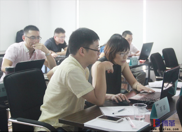 六西格瑪綠帶課程學(xué)員積極探討問題 六西格瑪綠帶課程學(xué)員積極探討問題