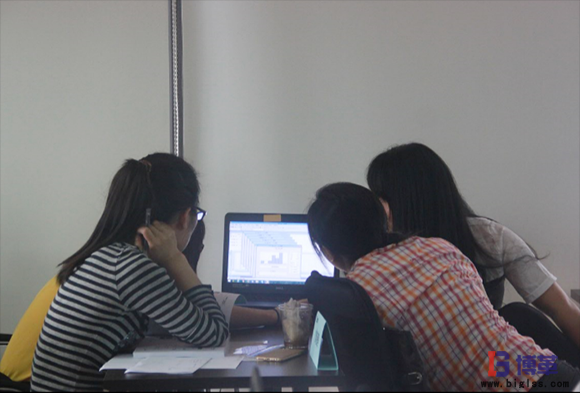 六西格瑪綠帶課程學(xué)員積極探討問題 六西格瑪綠帶課程學(xué)員積極探討問題