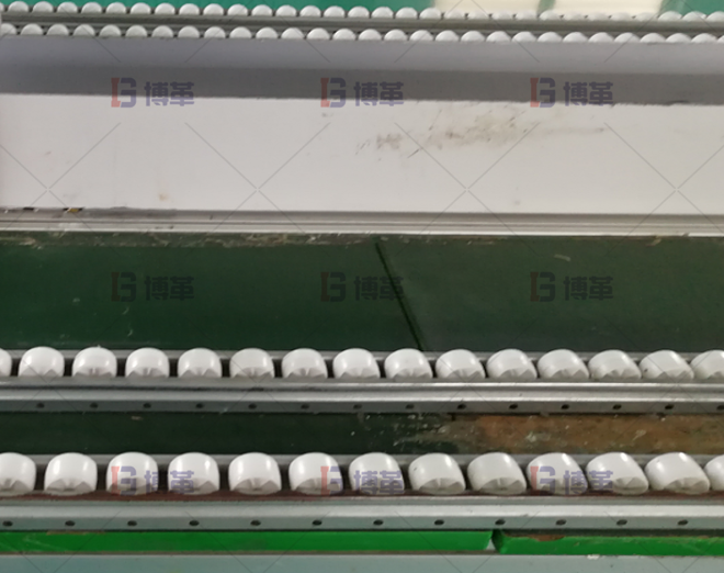 電子制造一般體積較小,使用精益管搭建貨架和無動力滑動部件,節約成本,提高效率。 電子制造一般體積較小,使用精益管搭建貨架和無動力滑動部件,節約成本,提高效率。